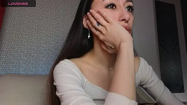 Snapshot of Isabela_Run chatting on February 22, 4:40 am Isabela Run online show from February 22, 4:40 am