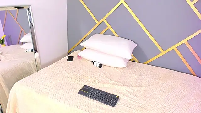 Alaia Colins online show from February 3, 8:35 am