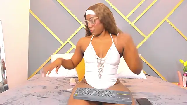 Alaia Colins online show from February 19, 3:50 am