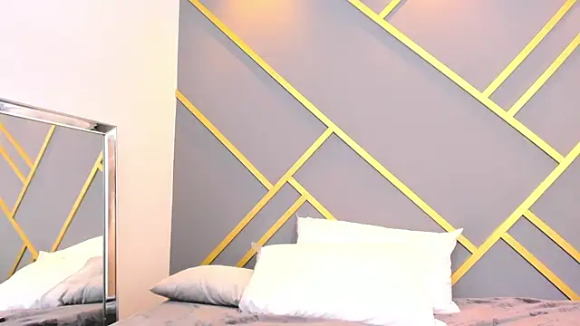 Alaia Colins online show from March 3, 7:43 am