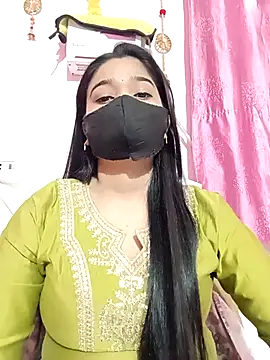 Snapshot of Simran-001 chatting on December 5, 12:36 pm Simran-001 online show from December 5, 12:36 pm