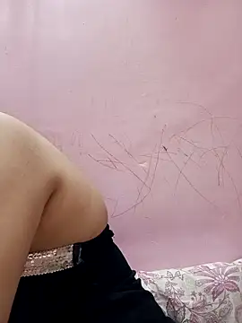 Snapshot of Simran-001 chatting on December 14, 11:48 am Simran-001 online show from December 14, 11:48 am