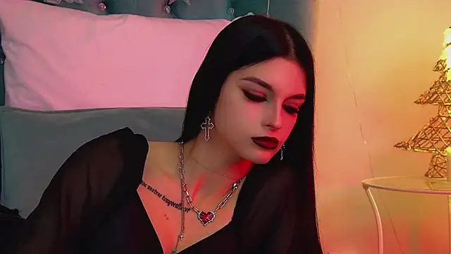 Snapshot of BeverlyMost chatting on December 19, 7:15 am BeverlyMost online show from December 19, 7:15 am