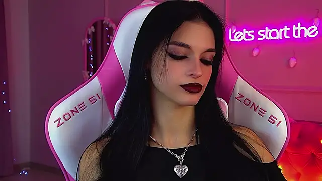 Snapshot of BeverlyMost chatting on December 20, 6:31 am BeverlyMost online show from December 20, 6:31 am