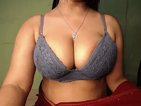 Snapshot of Saanviraa chatting on February 8, 5:40 am Saanviraa online show from February 8, 5:40 am