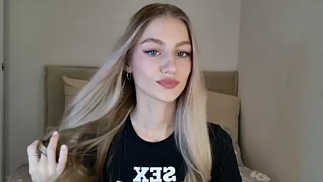 Snapshot of GabriellaOlsen chatting on October 18, 11:33 am GabriellaOlsen online show from October 18, 11:33 am