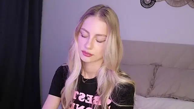 Snapshot of GabriellaOlsen chatting on June 18, 1:26 pm GabriellaOlsen online show from June 18, 1:26 pm