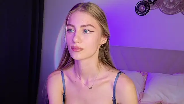 Snapshot of GabriellaOlsen chatting on July 3, 4:35 pm GabriellaOlsen online show from July 3, 4:35 pm