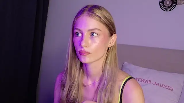 Snapshot of GabriellaOlsen chatting on July 22, 4:21 pm GabriellaOlsen online show from July 22, 4:21 pm