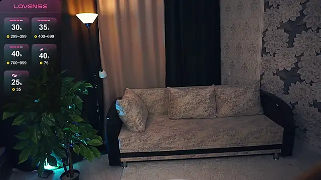 LynetHakes online show from February 18, 9:10 am