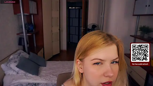 LynetHakes online show from September 26, 4:05 am