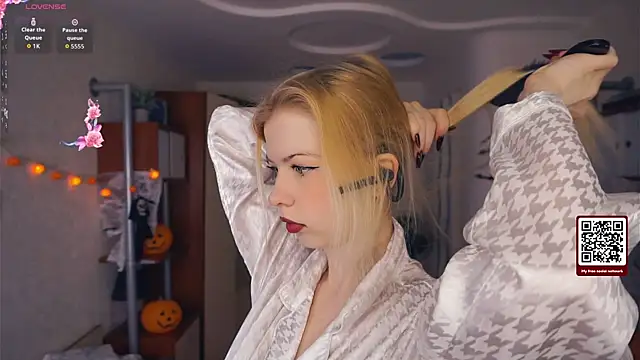 LynetHakes online show from October 6, 4:10 am