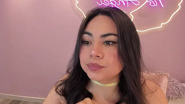 Snapshot of Naomymonroe_ chatting on April 19, 11:42 am Naomymonroe online show from April 19, 11:42 am