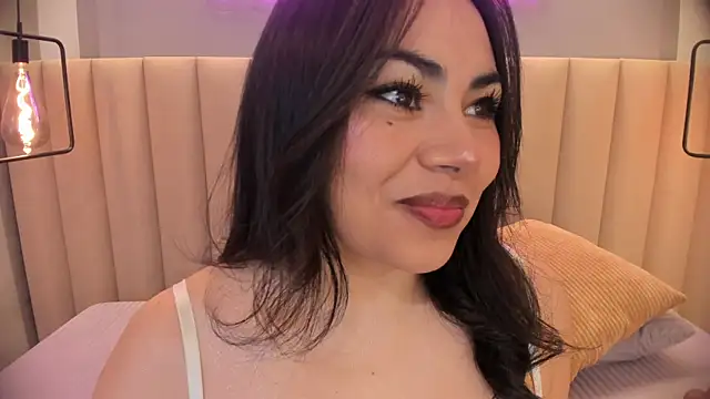 Snapshot of Naomymonroe_ chatting on May 22, 10:32 am Naomymonroe online show from May 22, 10:32 am