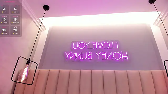 Snapshot of Naomymonroe_ chatting on July 14, 10:21 am Naomymonroe online show from July 14, 10:21 am