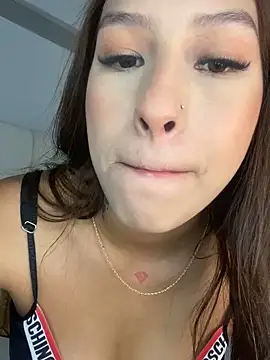 Snapshot of bella_bloomg chatting on November 26, 7:48 pm bella bloomg online show from November 26, 7:48 pm