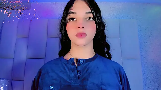 Snapshot of Angeles_Busst chatting on September 22, 8:33 pm Angeles Busst online show from September 22, 8:33 pm