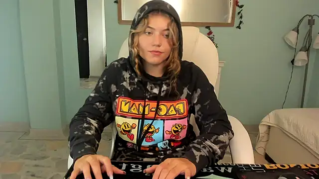 alaia greyy online show from February 3, 1:30 pm