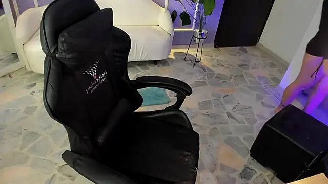 alaia greyy online show from September 12, 1:00 pm