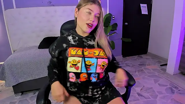 alaia greyy online show from December 22, 12:35 pm