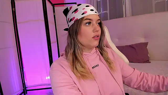 alaia greyy online show from January 19, 1:15 pm