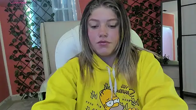 Snapshot of alaia_greyy chatting on May 14, 12:45 pm alaia greyy online show from May 14, 12:45 pm
