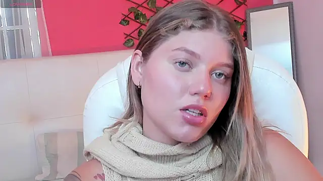 Snapshot of alaia_greyy chatting on June 3, 2:33 pm alaia greyy online show from June 3, 2:33 pm