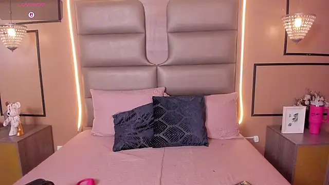 CAYLINCOLLINS online show from March 14, 3:45 am