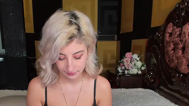 Snapshot of wawmom chatting on March 8, 8:34 pm wawmom online show from March 8, 8:34 pm