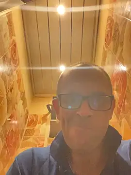 Snapshot of MaxDevilWhite chatting on February 28, 8:43 pm MaxDevilWhite online show from February 28, 8:43 pm