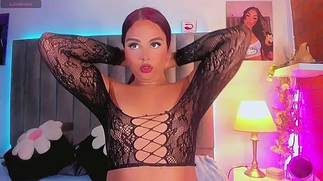 Snapshot of CamiiGarcia chatting on November 2, 9:39 pm CamiiGarcia online show from November 2, 9:39 pm