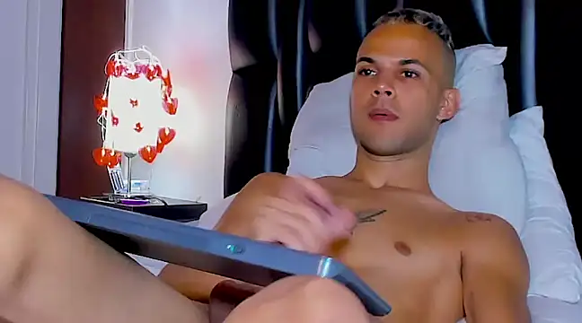 Snapshot of Jeremmy_Love chatting on February 14, 6:40 pm Jeremmy Love online show from February 14, 6:40 pm