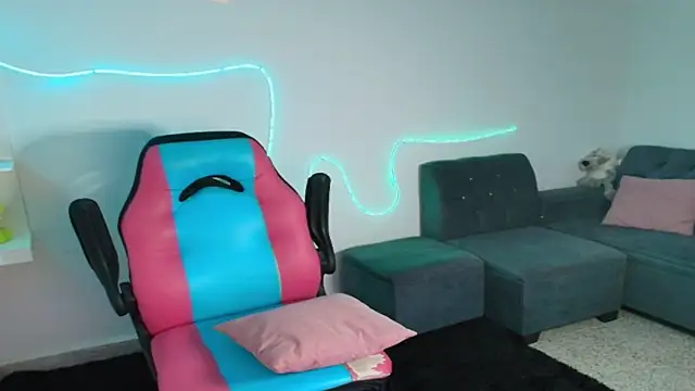 gisell363472 online show from November 9, 11:14 pm