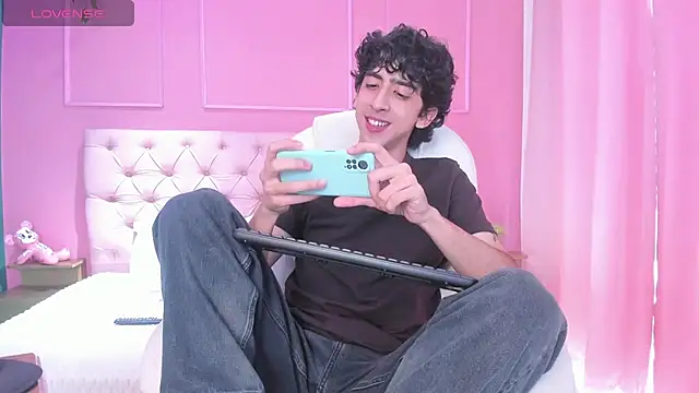 Alezzandro  online show from January 23, 2:28 pm