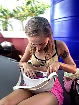 White Lu online show from October 5, 3:05 am