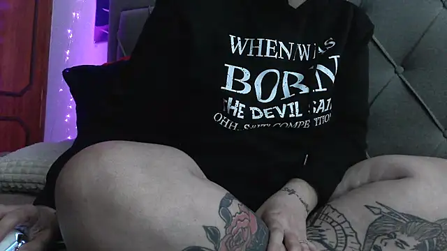 Snapshot of bunnyfox420 chatting on December 15, 6:23 pm bunnyfox420 online show from December 15, 6:23 pm