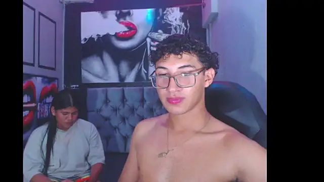 Snapshot of jordi_and_mia chatting on January 22, 6:10 am jordi and mia online show from January 22, 6:10 am