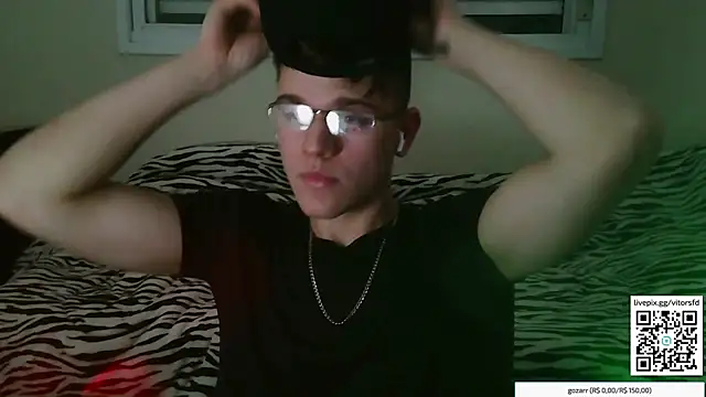 Snapshot of vitorsafado19 chatting on November 3, 2:24 am vitorsafado19 online show from November 3, 2:24 am