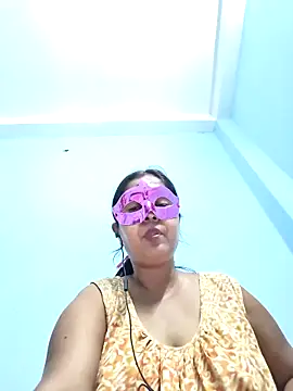 Snapshot of mahi43 chatting on February 16, 8:33 pm mahi43 online show from February 16, 8:33 pm