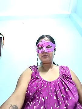 Snapshot of mahi43 chatting on February 22, 8:31 pm mahi43 online show from February 22, 8:31 pm