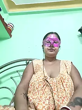 Snapshot of mahi43 chatting on March 20, 5:02 am mahi43 online show from March 20, 5:02 am