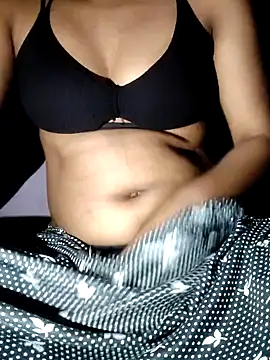 Snapshot of Red-Rose25 chatting on February 21, 2:06 am Red-Rose25 online show from February 21, 2:06 am
