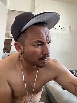 paullliliu online show from July 1, 7:02 pm