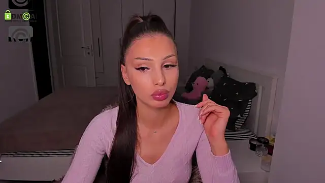 HelenShawn online show from October 10, 8:19 pm