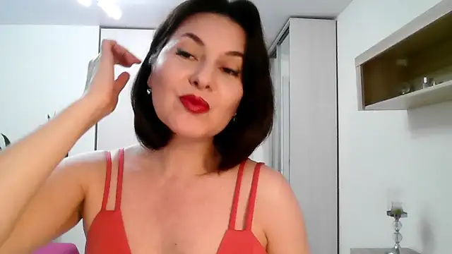 Victoria Glam online show from March 8, 5:50 pm