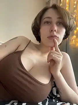 Snapshot of Molli_Luv chatting on March 6, 4:09 am Molli Luv online show from March 6, 4:09 am