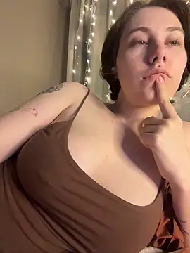 Snapshot of Molli_Luv chatting on March 23, 1:31 am Molli Luv online show from March 23, 1:31 am