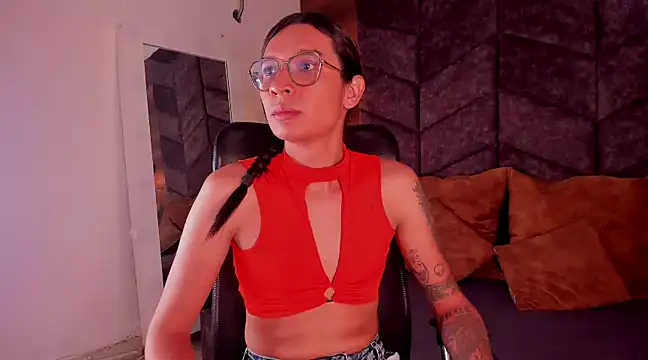 LauraaGomezz   online show from February 12, 1:30 am
