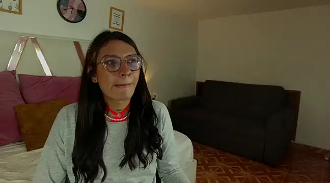 LauraaGomezz   online show from March 6, 10:36 pm
