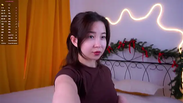 Snapshot of VeronaCritchlow chatting on March 3, 7:03 am VeronaCritchlow online show from March 3, 7:03 am